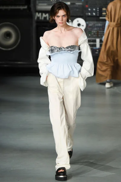 Look 15